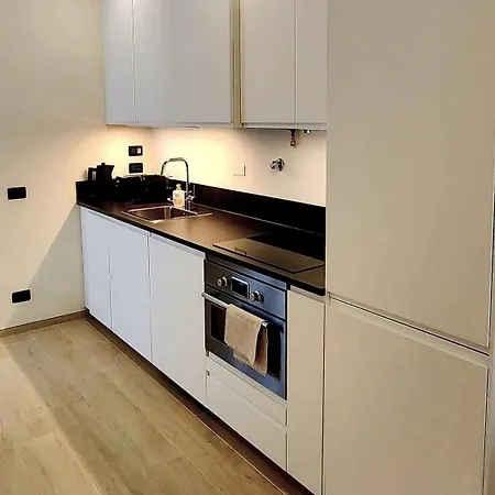 Casa Luini - New, Welcoming And Modern In The Historic Centre Of Como, With 2 Bedrooms And 1 Complete Bathroom And A Fully Equipped Kitchen