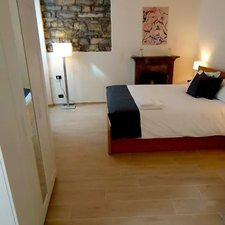 Casa Luini - New, Welcoming And Modern In The Historic Centre Of Como, With 2 Bedrooms And 1 Complete Bathroom And A Fully Equipped Kitchen * Como