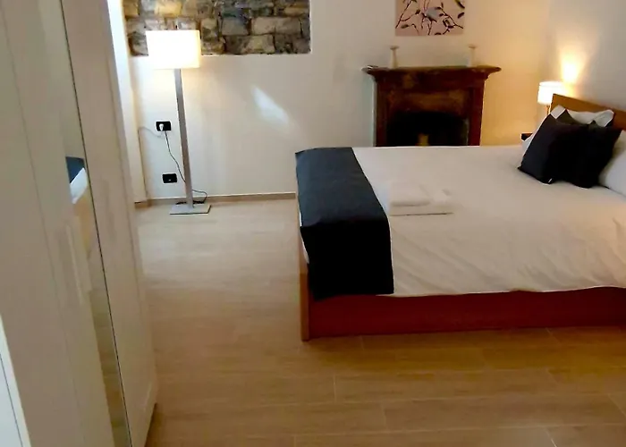 Casa Luini - New, Welcoming And Modern In The Historic Centre Of Como, With 2 Bedrooms And 1 Complete Bathroom And A Fully Equipped Kitchen * Como