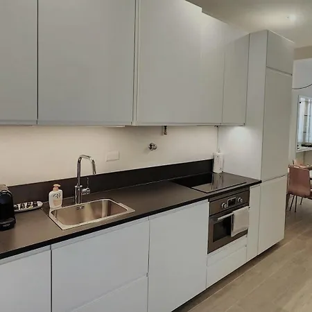 Casa Luini - New, Welcoming And Modern In The Historic Centre Of Como, With 2 Bedrooms And 1 Complete Bathroom And A Fully Equipped Kitchen *