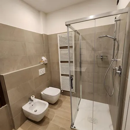 Casa Luini - New, Welcoming And Modern In The Historic Centre Of Como, With 2 Bedrooms And 1 Complete Bathroom And A Fully Equipped Kitchen