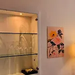 Casa Luini - New, Welcoming And Modern In The Historic Centre Of Como, With 2 Bedrooms And 1 Complete Bathroom And A Fully Equipped Kitchen Como