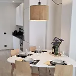 Lägenhet Casa Luini - New, Welcoming And Modern In The Historic Centre Of Como, With 2 Bedrooms And 1 Complete Bathroom And A Fully Equipped Kitchen *