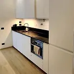 Casa Luini - New, Welcoming And Modern In The Historic Centre Of Como, With 2 Bedrooms And 1 Complete Bathroom And A Fully Equipped Kitchen