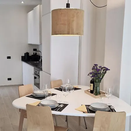 Apartmán Casa Luini - New, Welcoming And Modern In The Historic Centre Of Como, With 2 Bedrooms And 1 Complete Bathroom And A Fully Equipped Kitchen *