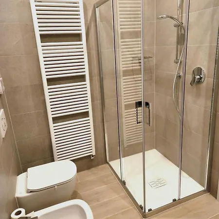 Casa Luini - New, Welcoming And Modern In The Historic Centre Of Como, With 2 Bedrooms And 1 Complete Bathroom And A Fully Equipped Kitchen * Como